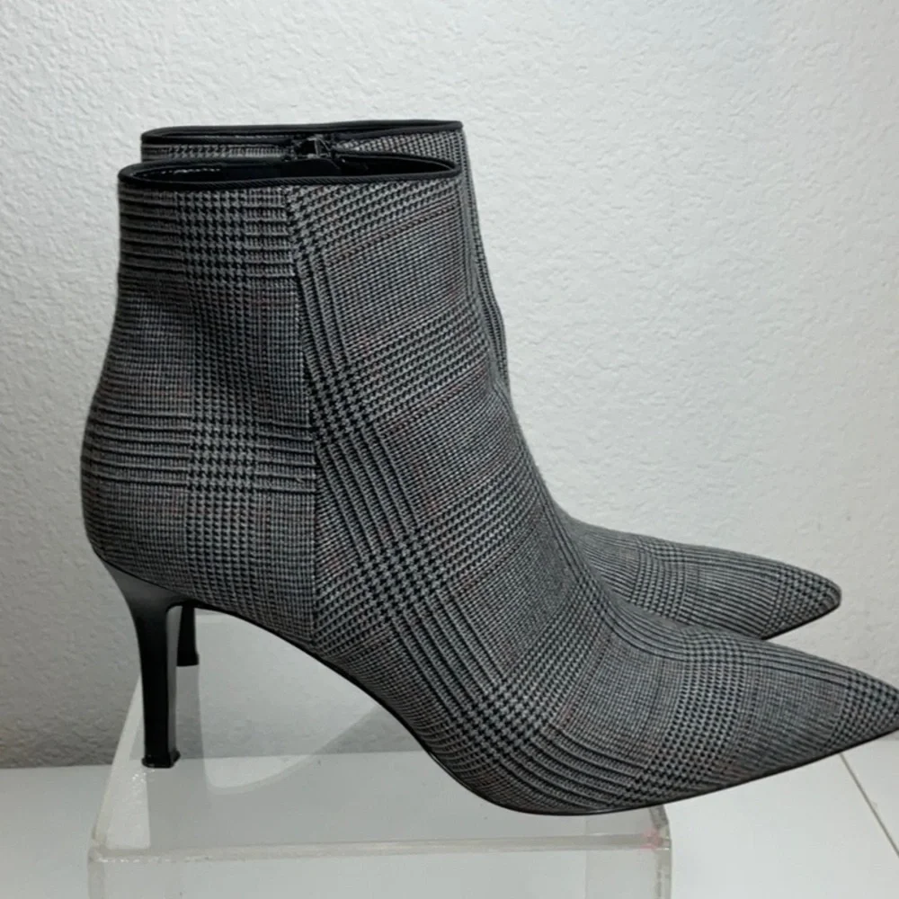 Cabi Dandy Glen Plaid Ankle Booties Gray Black White Red Size 9
